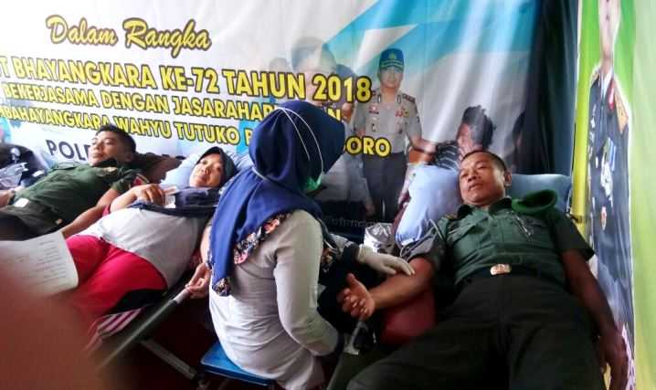 Di Police Expo, Personil Kodim 0813 Bojonegoro Ikuti Baksos Donor darah