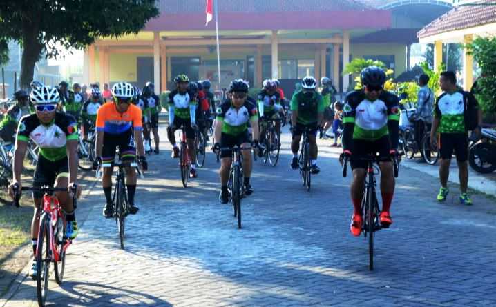 Menuju Mojokerto, Pangdam V/Brawijaya Naik Sepeda Angin