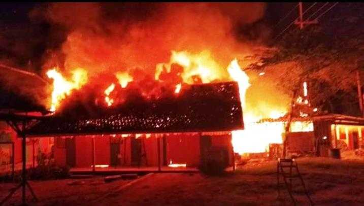 Kebakaran Menimpa 3 rumah, Gedung PAUD dan TK, di Talun, Sumberrejo