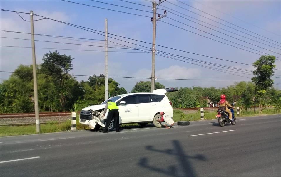 Seorang Tewas Dalam Kecelakaan Beruntun Yang Melibatkan 5 Kendaraan, di Raya Sukoharjo, Kalitidu