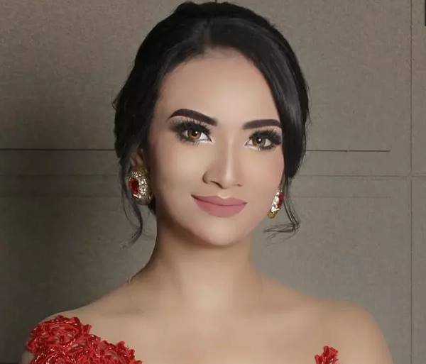 Vanessa Angel Menikah, Sang Ayah Meragukan