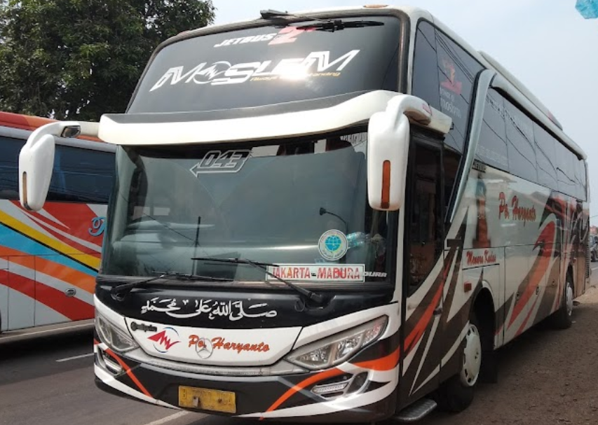 Bus Jakarta Madura