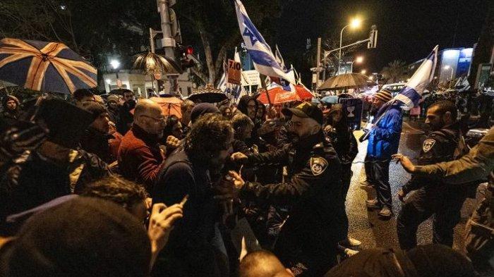 Bentrokan Di Tel Aviv Dan Yerusalem, Polisi Israel Usir Paksa Massa Demo Yang Minta Netanyahu Mundur