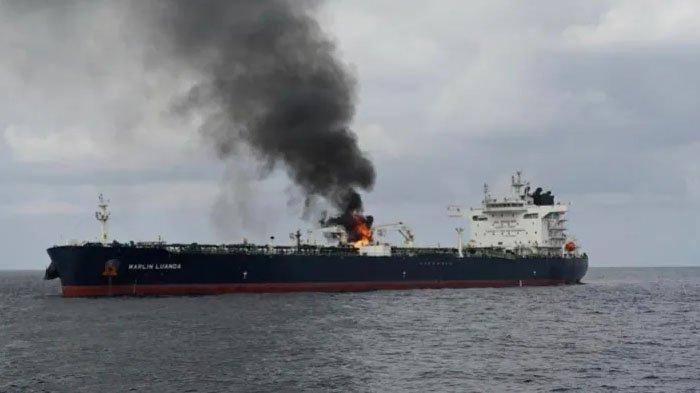 India, As, Dan Prancis Bantu Padamkan Api Kapal Tanker Minyak Inggris Yang Dihantam Rudal Houthi