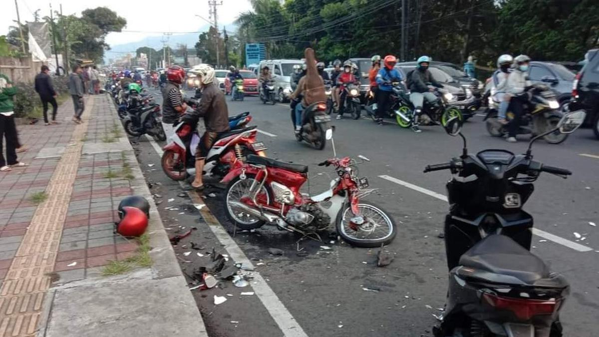 Tabrakan Beruntun Di Jalan Raya Puncak Bogor