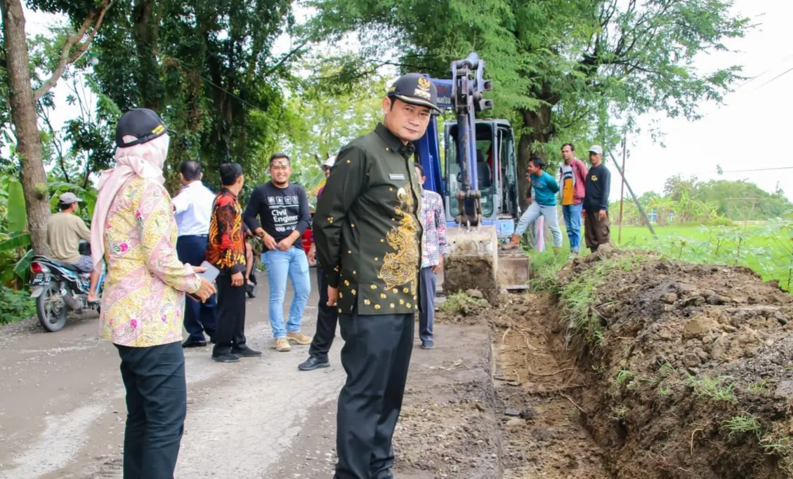 Yuhronur Efendi, Bupati Lamongan Ungkapkan Tak Mau Lagi Lihat Anak PUtus Sekolah Karena Biaya