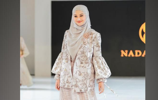 4 Keunggulan Baju Berbahan Satin, Buat Tampilan Makin Elegan!