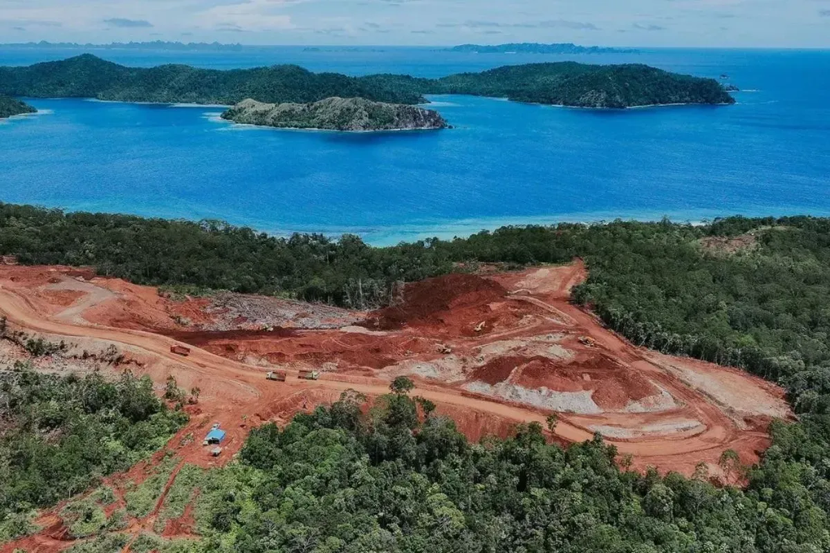 Raja Ampat Kembali Terancam: Greenpeace Kecam Operasional PT Gag Nikel, Menteri LHK Jamin Pengawasan Ekstra Ketat.
