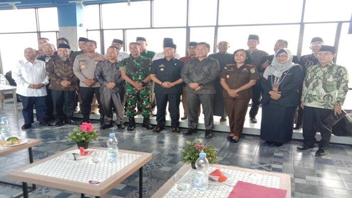 Siskamling Bukan Sekadar Nostalgia: Herwin Sudikta Membongkar Narasi Halus Darurat Militer dan Panggung Politik Gibran.