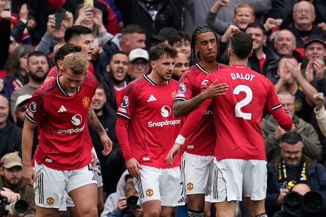 Altay Bayindir Pamerkan Profesionalisme Kelas Dunia: Dukungan Tanpa Ego Meski Posisi Utama Direbut Senne Lammens di Manchester United