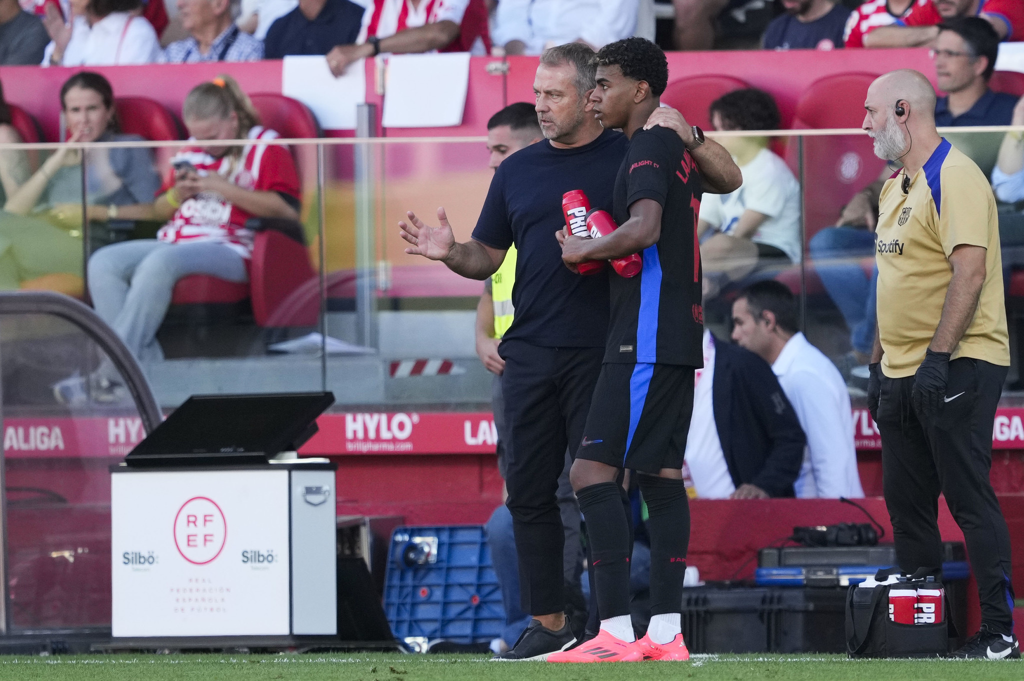 Cedera Kembali Menghantui Lamine Yamal, Hansi Flick Sangat Meragukan Kehadirannya di El Clasico