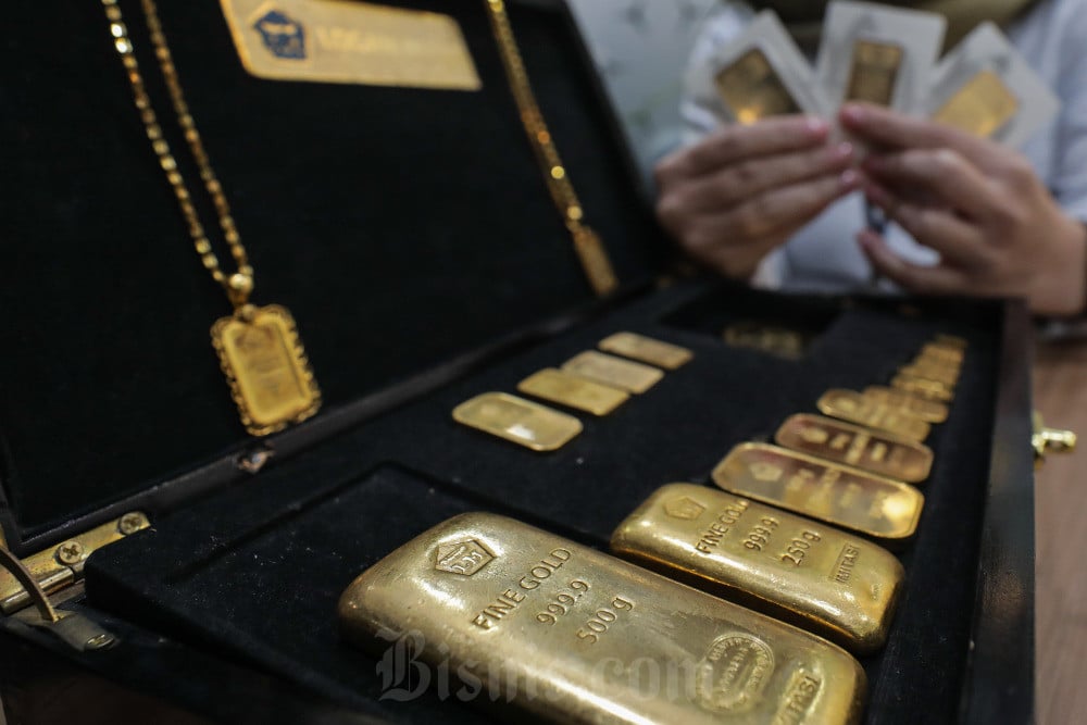 Emas Antam Cetak Rekor Baru: Harga Sentuh Rp 2,2 Juta per Gram, Momentum Cuan Investor?