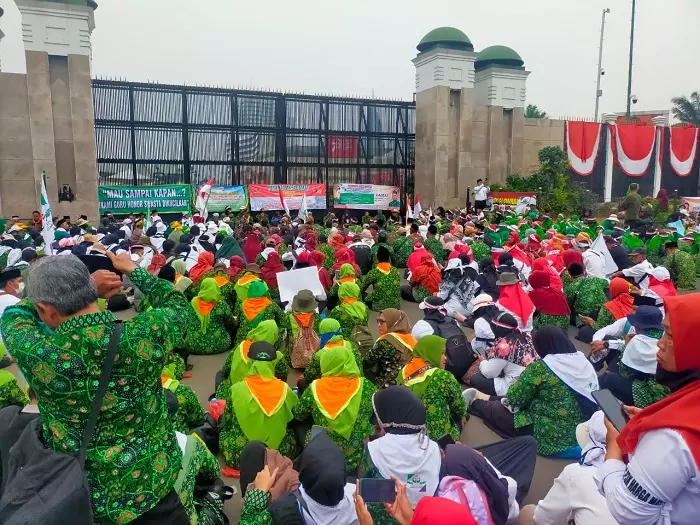 Ribuan Guru Madrasah Swasta Unjuk Rasa di Monas: Empat Tuntutan Mendesak, Langsung Direspons Istana