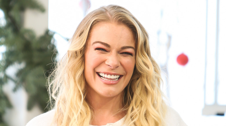 LeAnn Rimes Weaves a Tapestry of Holiday Enchantment with ‘Greatest Hits Christmas’