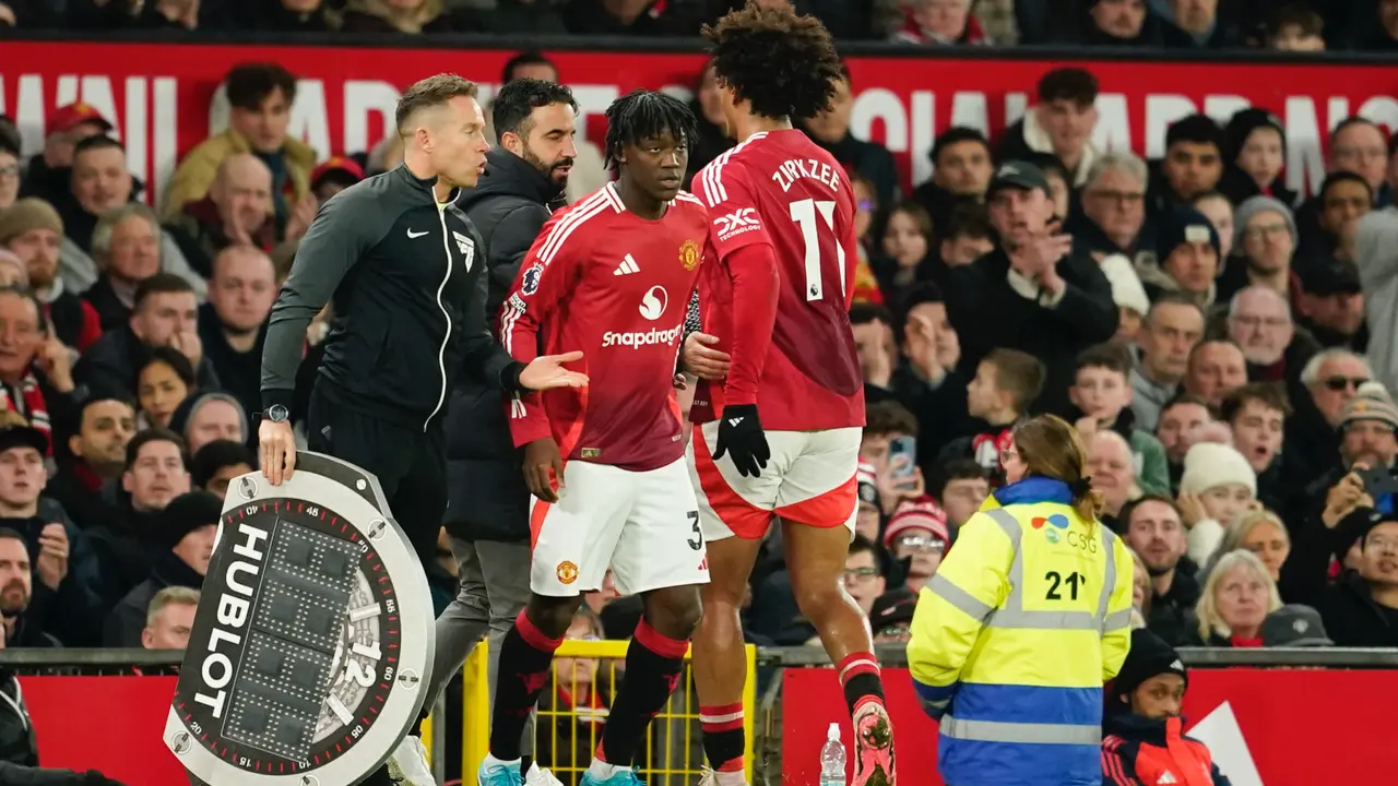 Perubahan Sikap Dramatis: Manchester United Buka Pintu Keluar untuk Joshua Zirkzee pada Januari 2026, AS Roma Siap Menampung