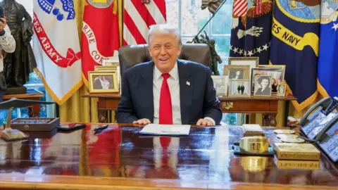 US Agrees Landmark Deal to Slash Swiss Tariffs to 15% Following "Golden Charm Offensive"