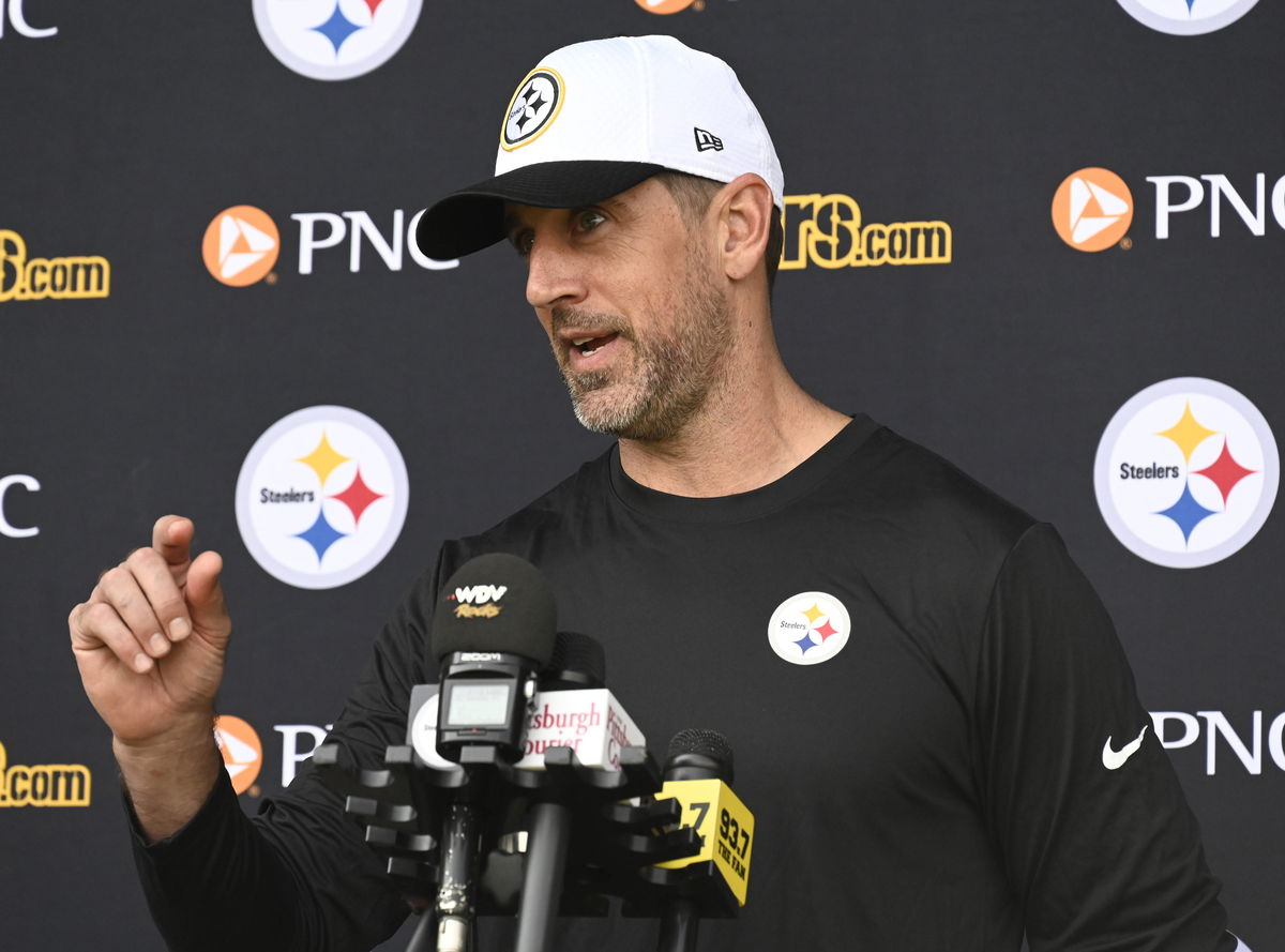 Aaron Rodgers’ Unwavering Resolve: Steelers QB Determined to Play Through Multiple Wrist Fractures