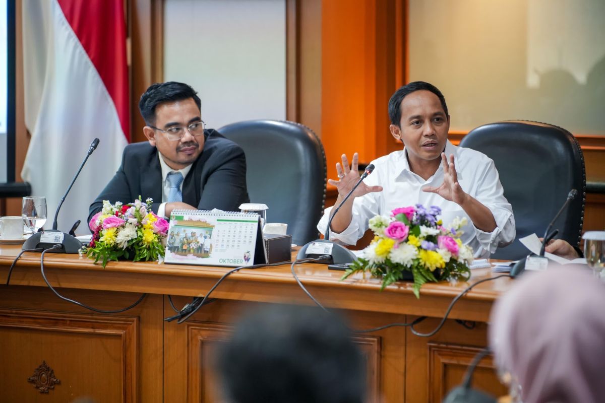 Akademisi UI Desak Presiden Prabowo Ganti Menhut Raja Juli