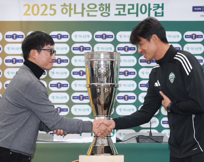 Gwangju FC Siap Gila-gilaan Demi Mahkota Juara Pertama: Pesan Tegas Pelatih Lee Jung-hyo