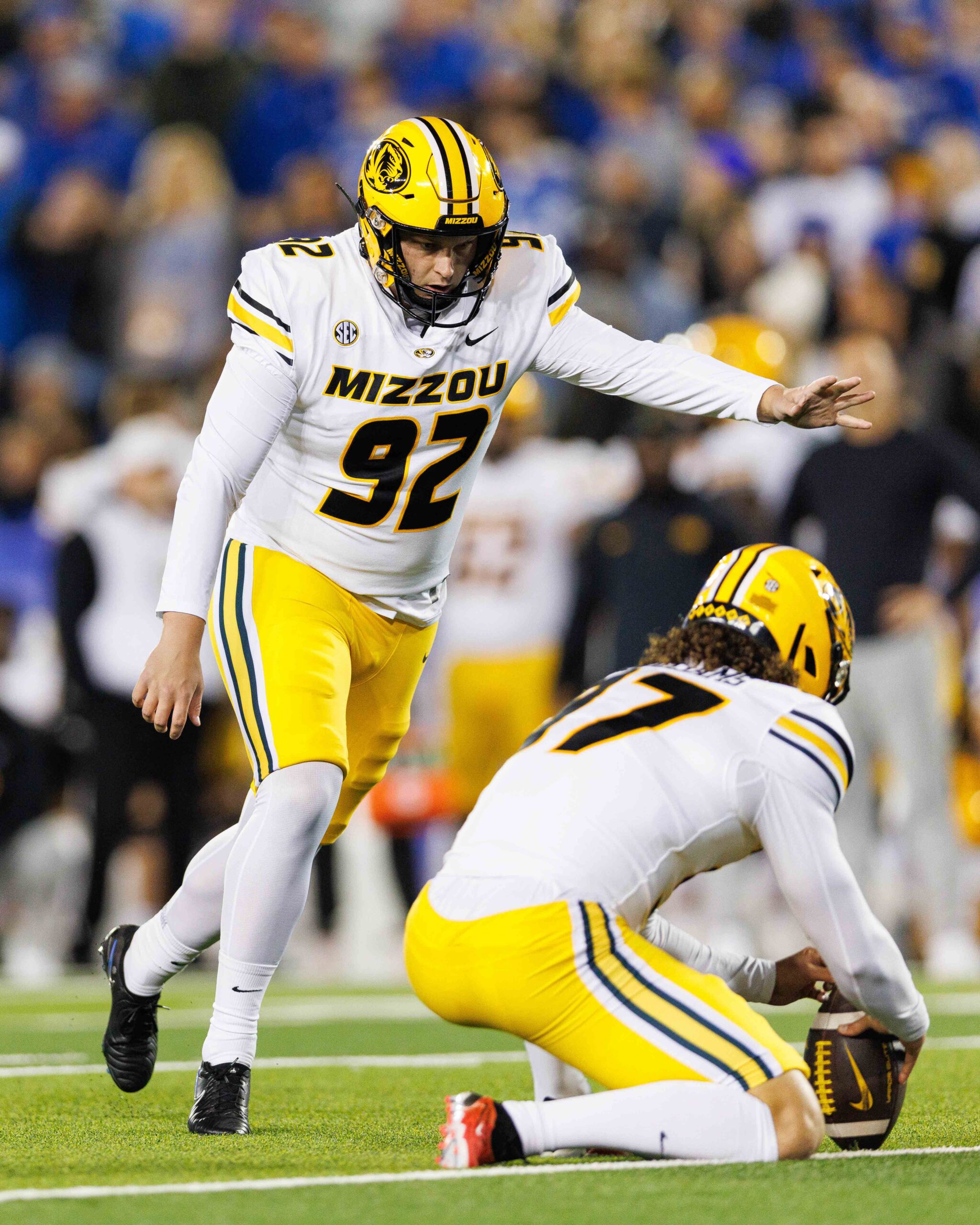 Harrison Mevis’ Weight Keeps Rising at College, UFL, NFL Stops En Route to Rams Starting Kicker Job