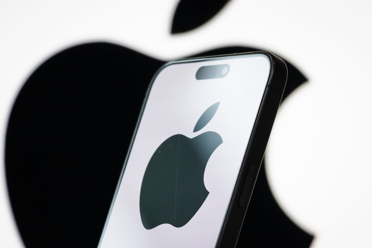 IPhone Fold Bakal Ganti Face ID dengan Touch ID Samping, Ini Alasannya