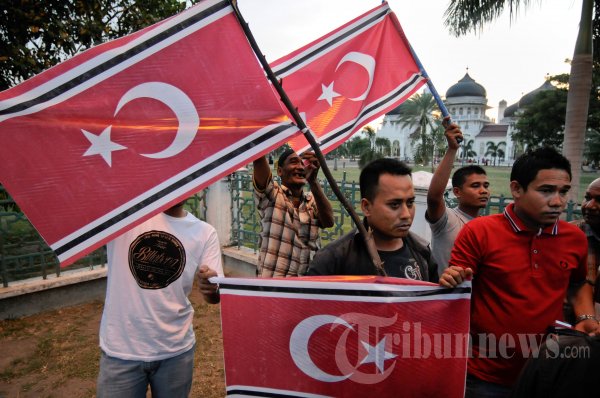 Kontroversi Bendera Bulan Bintang di Aceh: Dayat Piliang Mendesak Evaluasi Diri Negara, TNI Angkat Bicara