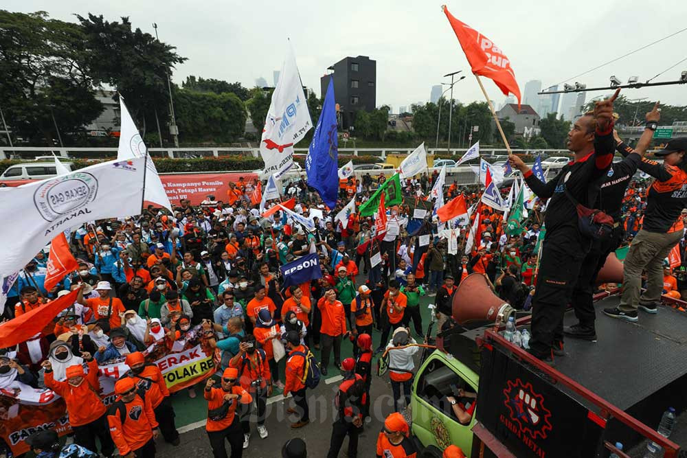 Protes Keras Penetapan UMP 2026: 20.000 Buruh Geruduk Istana dan Gedung Sate Tuntut Keadilan Upah