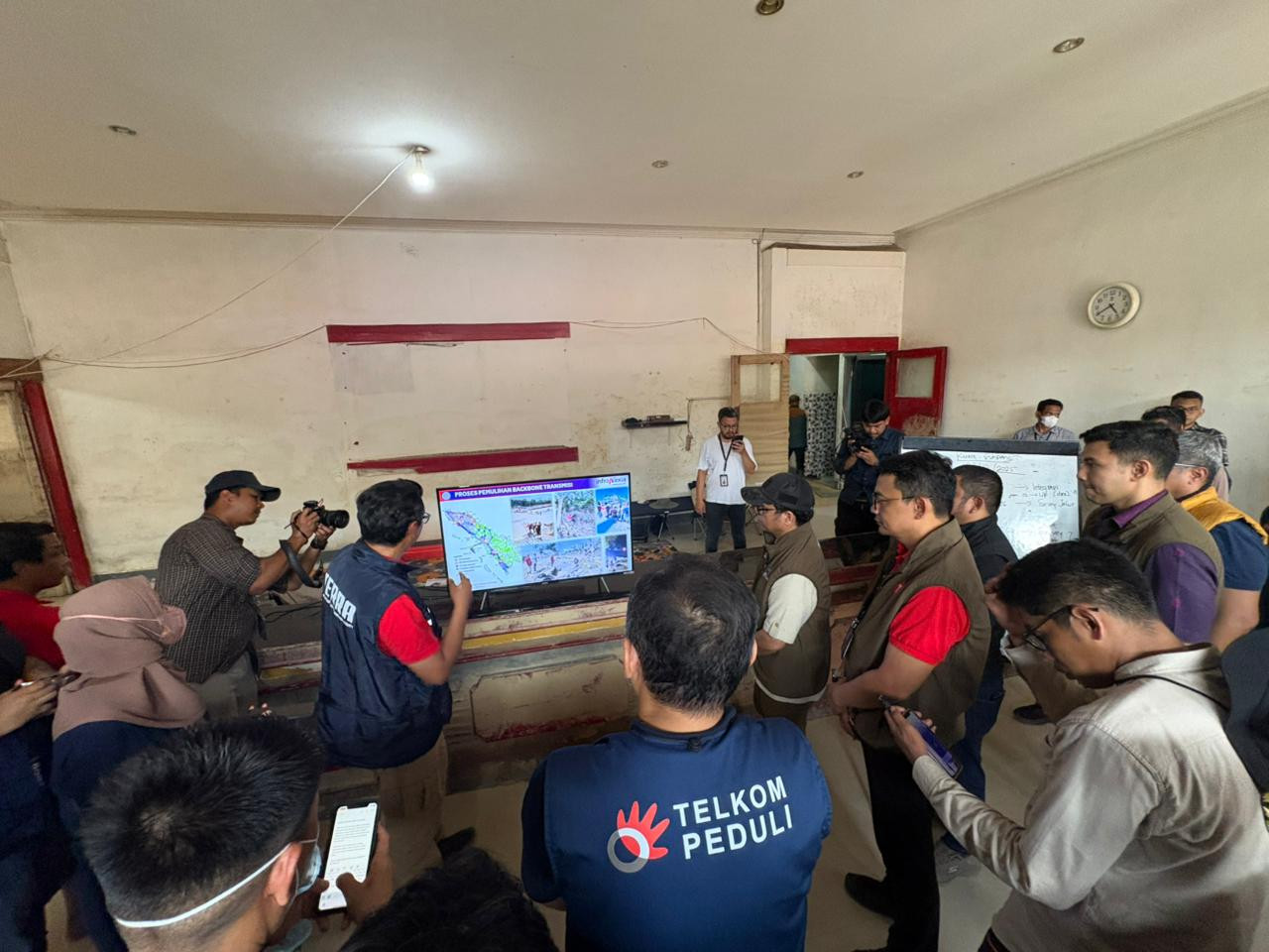 Wamen Kominfo Apresiasi Gerak Cepat TelkomGroup Pulihkan Jaringan dan Berikan Bantuan Kemanusiaan Pascabencana di Aceh Tamiang