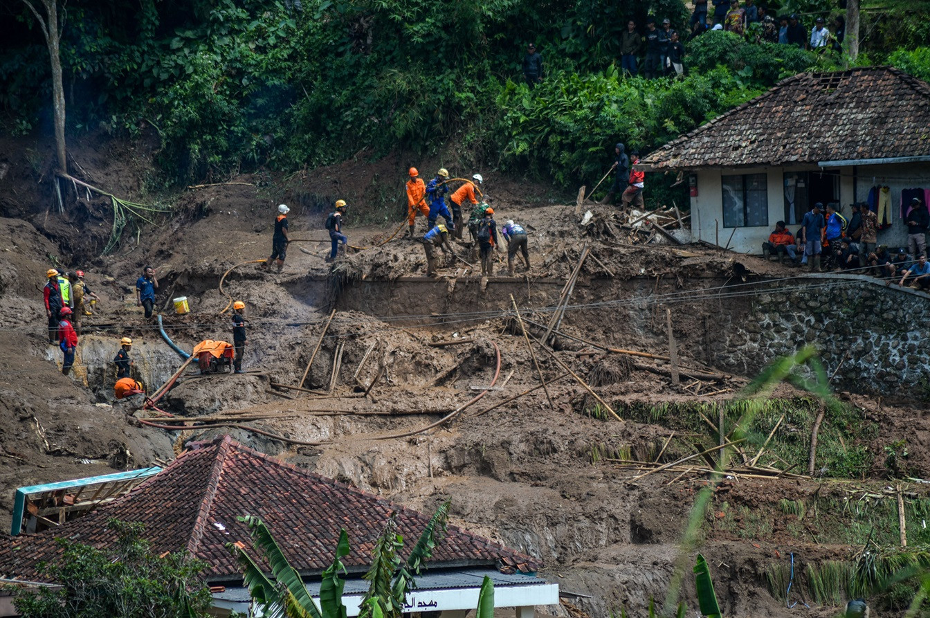 Devastating Landslide in West Java, Indonesia: Seven Confirmed Dead, Over 80 Missing