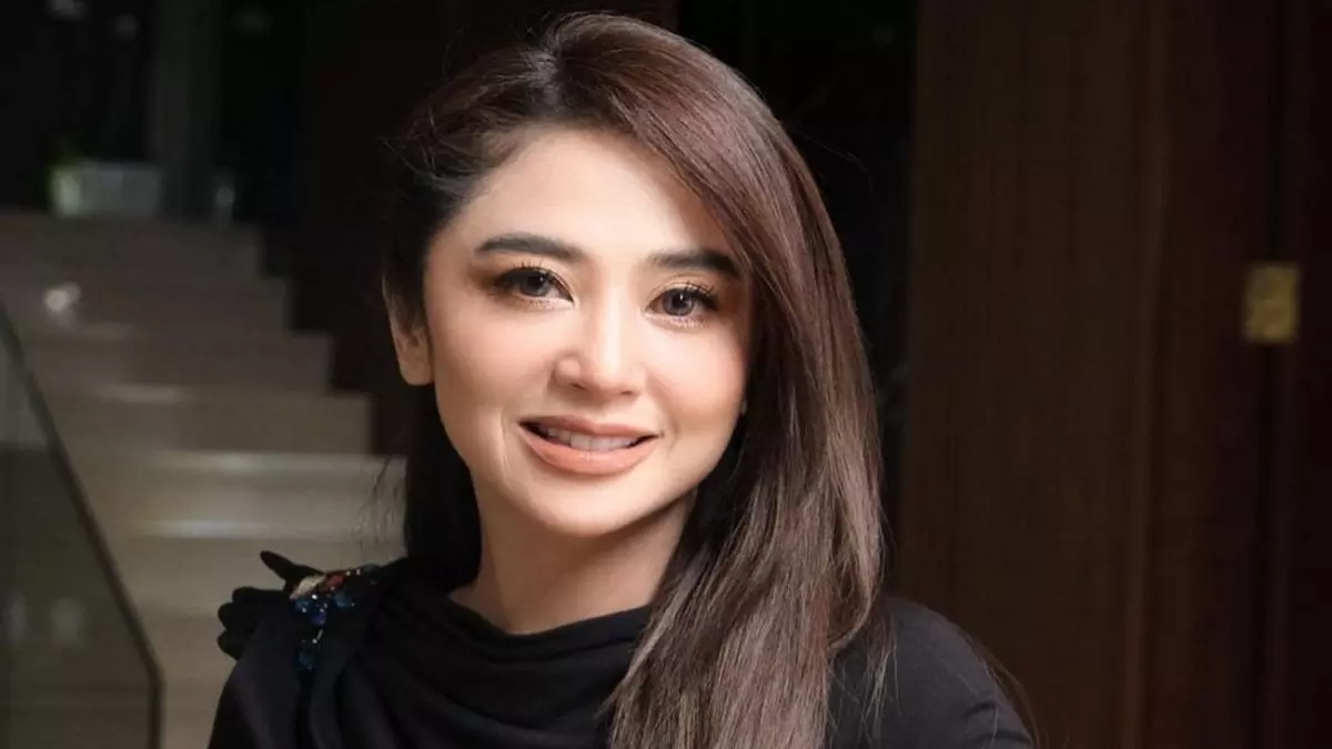 Dewi Perssik Tanggapi Dijodohkan dengan Virgoun oleh Ibunda Sang Vokalis: "Aku Bisa Kok Jadi Mamanya Anak-anak"