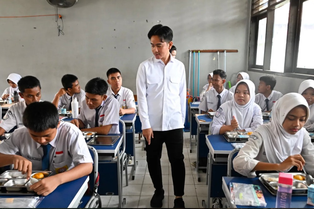 Gibran Berkunjung, Siswa SMAN 1 Wamena Curhat Porsi Nasi MBG Lebih Banyak