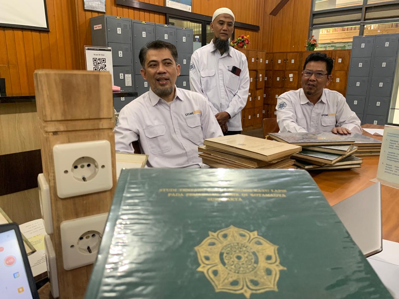 Klarifikasi UGM: Terbongkar Fakta Jasa Cetak Sampul Skripsi hingga Nomor Seri Ijazah Jokowi, Font Times New Roman Sudah Lumrah Sejak 1980-an