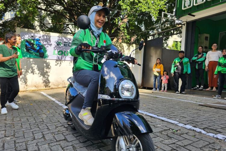 Menteri Bahlil Wajibkan Ojol Beli Motor Listrik di 2026 untuk Kurangi Subsidi BBM? Hoaks atau Fakta?