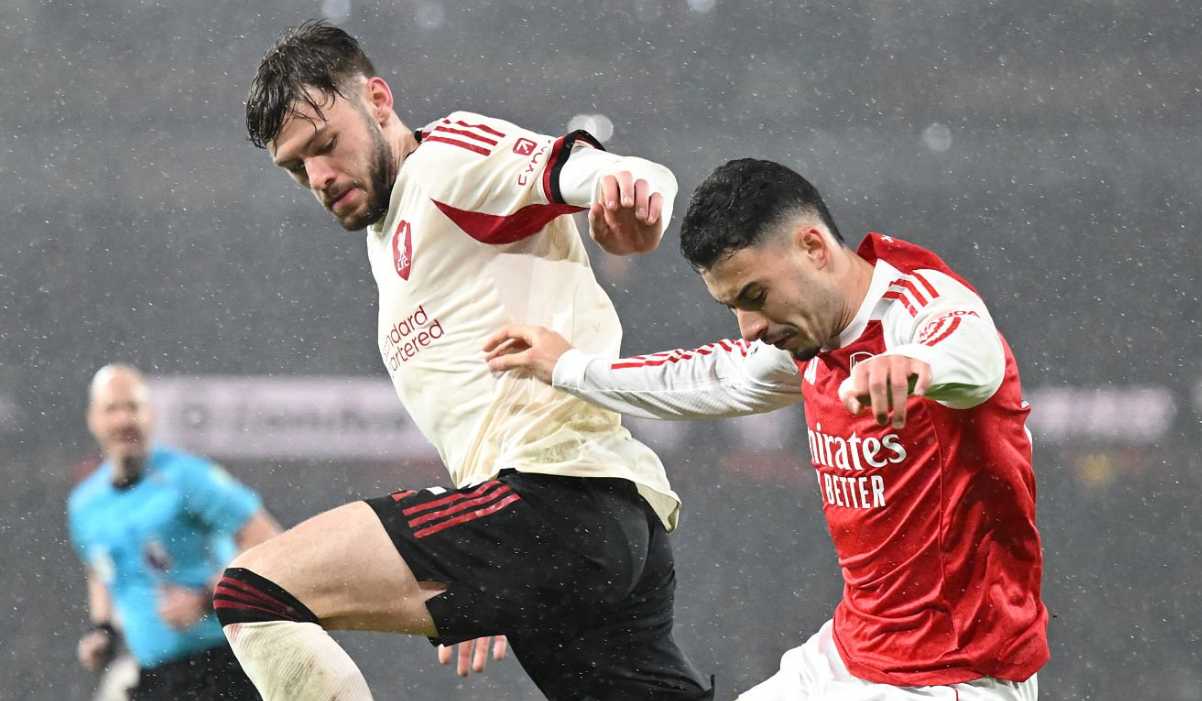 Mikel Arteta Bela Gabriel Martinelli dalam Insiden Kontroversi dengan Conor Bradley di Laga Arsenal vs Liverpool