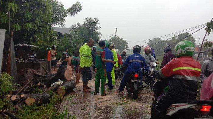 Tragedi Atap Roboh di Makassar: Pasutri Tertimpa Beton Saat Terlelap Diterjang Hujan Deras