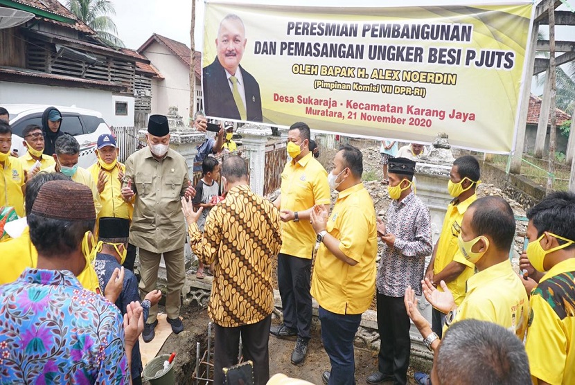 Alex Noerdin Dimakamkan di Tanah Kelahiran, Ribuan Warga Sumsel Antar Jenazah ke Peristirahatan Terakhir