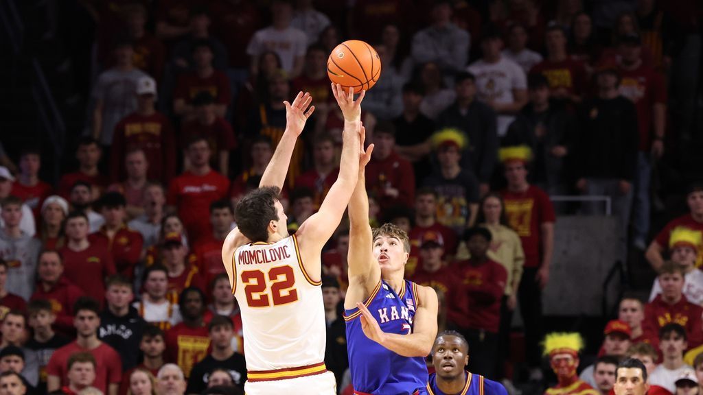 Iowa State Dominates Kansas, Snapping Jayhawks’ Winning Streak in Dominant Fashion