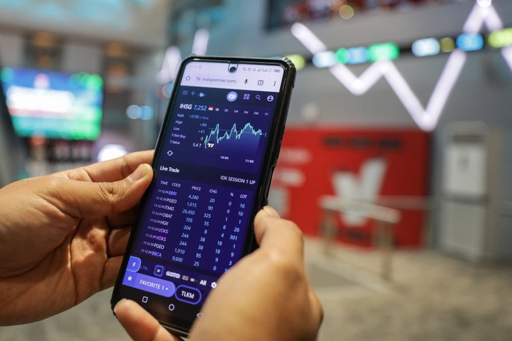 Stocks Stage Comeback Amidst AI-Fueled Volatility and Economic Uncertainty