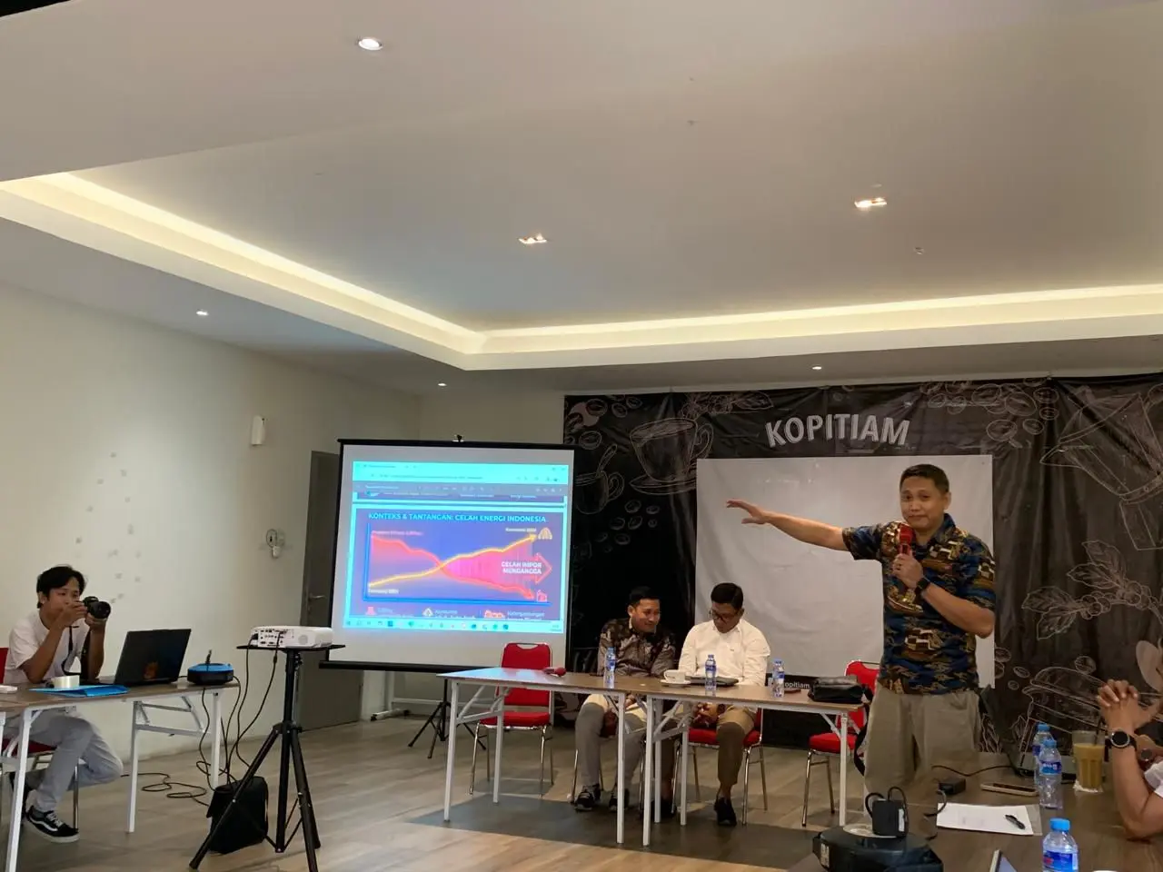 Swasembada Energi: Ancaman Kesiapan Indonesia Menghadapi Krisis, Akademisi Tegaskan Urgensi Produksi Domestik dan Transisi Energi Terbarukan