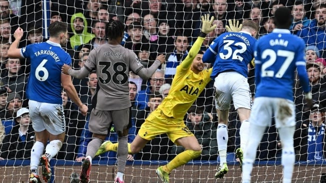 Tottenham di Ambang Jurang Degradasi: Ancaman Lebih Mengerikan Dibanding Arsenal Tanpa Trofi?