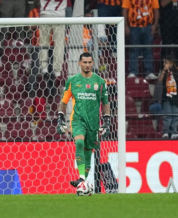 Uğurcan Çakır Tampil Gemilang di Babak Pertama Melawan Juventus, Jadi Sorotan Utama dalam Kekalahan Galatasaray