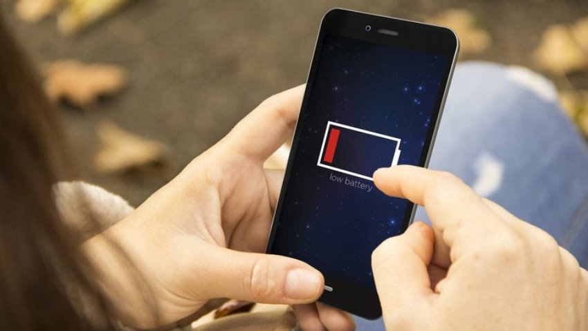 10 Kebiasaan Pengguna yang Menguras Baterai Smartphone Secara Cepat dan Cara Mengatasinya