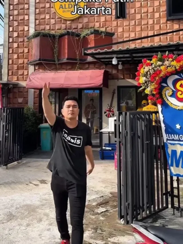 Aldi Taher Jual Mobil Feroza Rp45 Juta, Dapat Aldis Burger Viral Cempaka Putih—Antrean Panjang Sampai Lebaran!