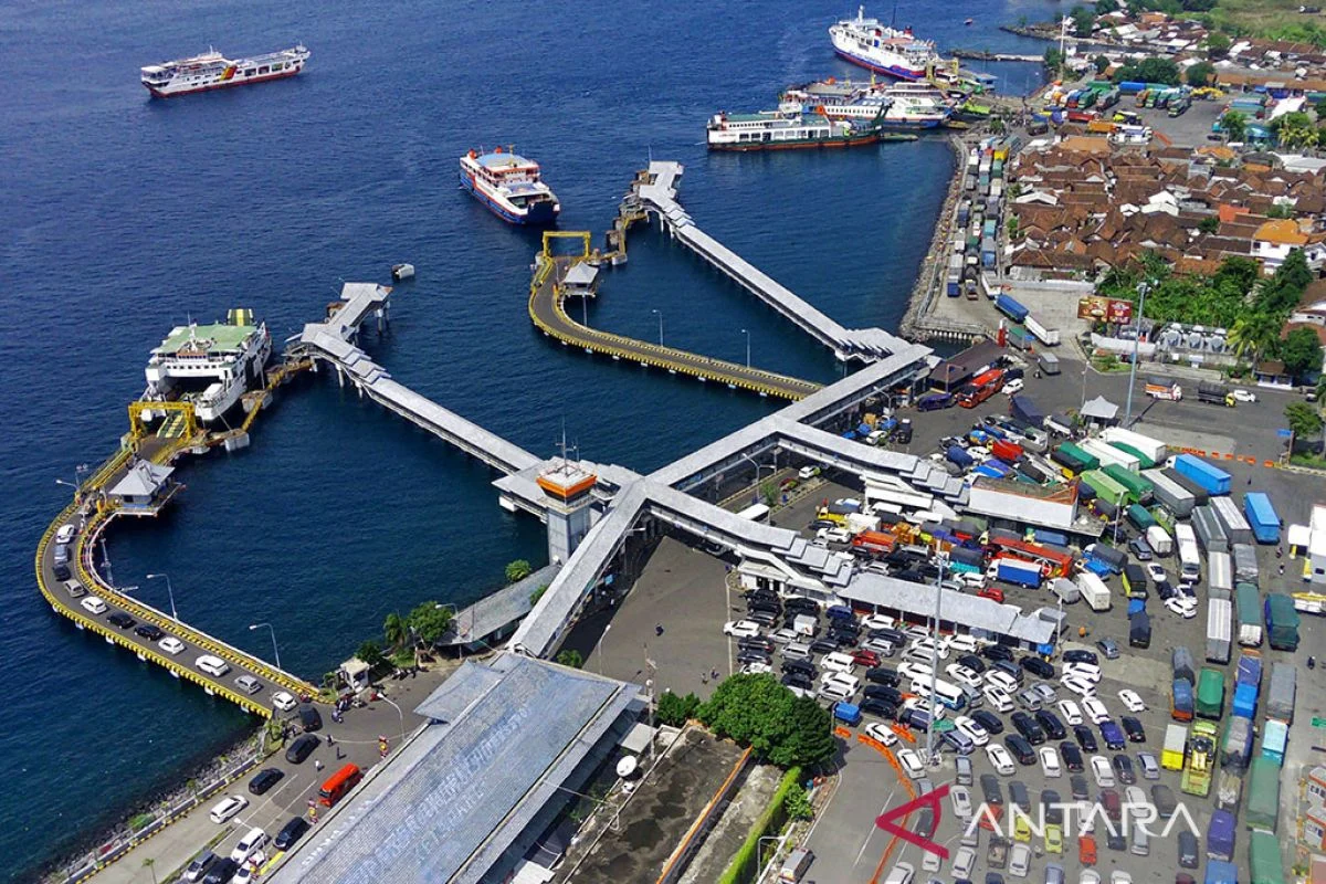 ASDP Gandeng Empat Kapal Raksasa di Selat Bali untuk Hentikan Antrean 40 km, Terapkan Skema TBB dan Buffer Zone di Ketapang