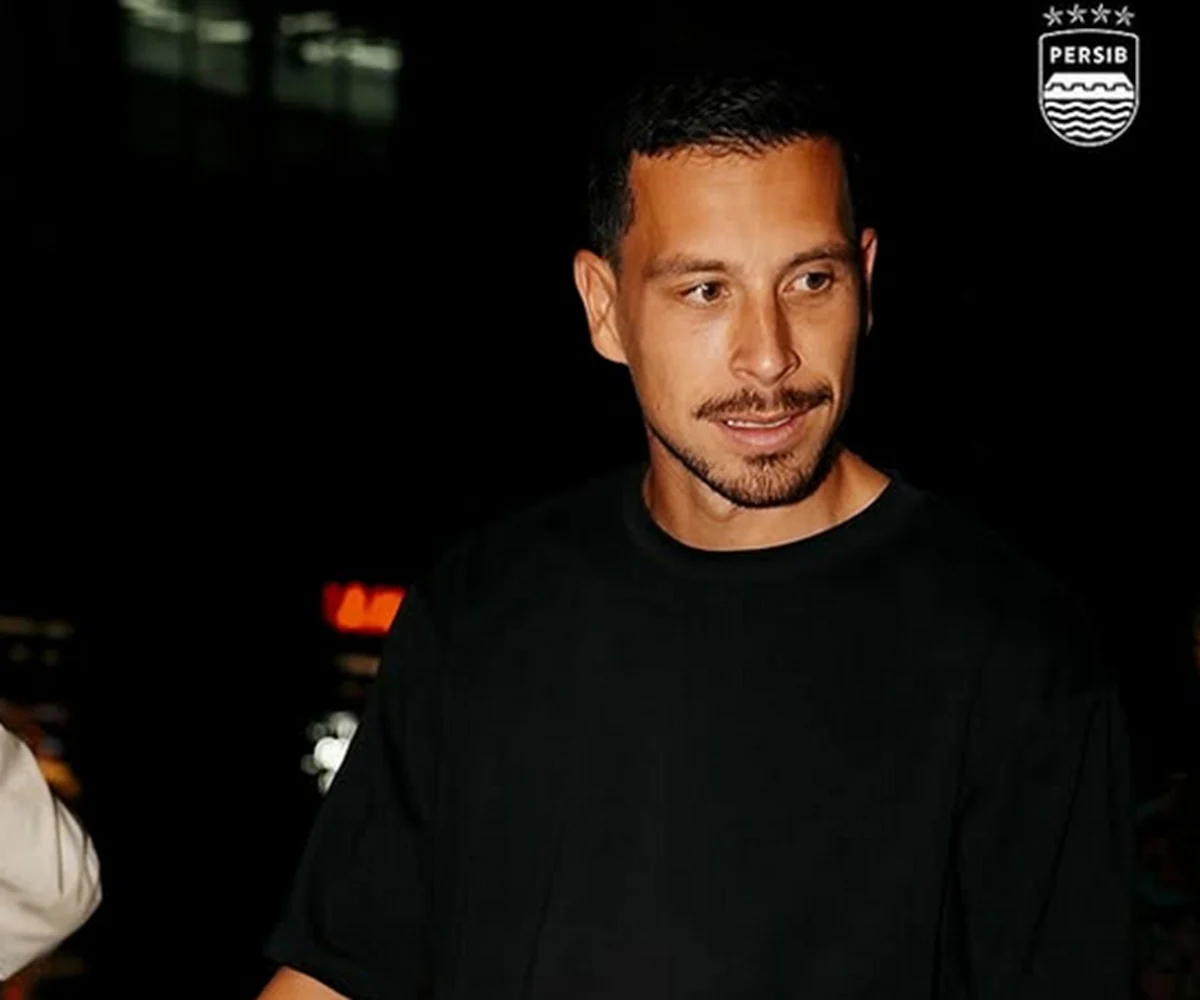 Bangga di Tanah Kelahiran: Thom Haye Puji Maarten Paes Gabung Ajax, Tekanan Besar Menanti