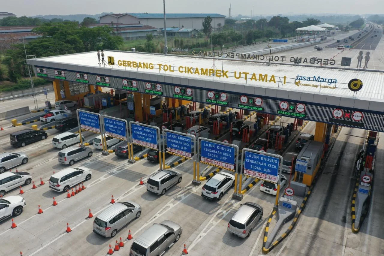 Contraflow 3 Lajur di Tol Japek: Solusi Ampuh Redakan Macet Musim Mudik