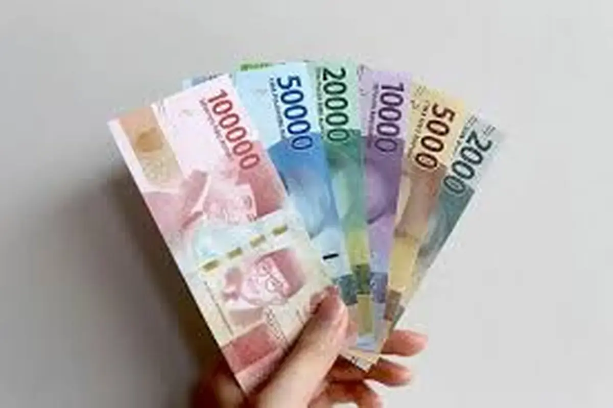 Dampak Konflik Timur Tengah dan Evaluasi Peringkat Utang Menggerogoti Rupiah, Melemah ke Rp 16.925