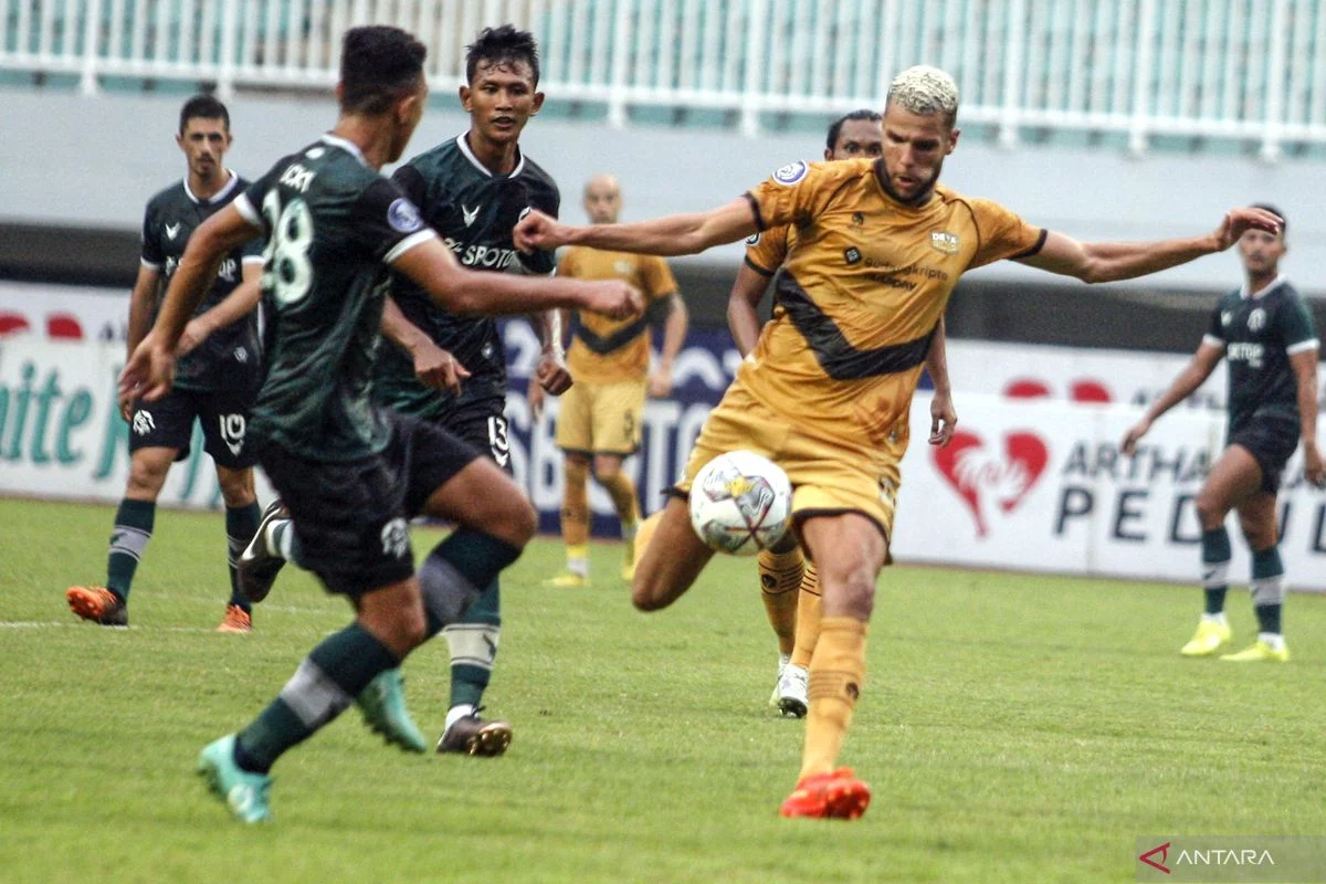 Debut Gemilang Alan Ruiz Bawa Nueva Chicago Raih Kemenangan 3-1 atas Gimnasia y Tiro