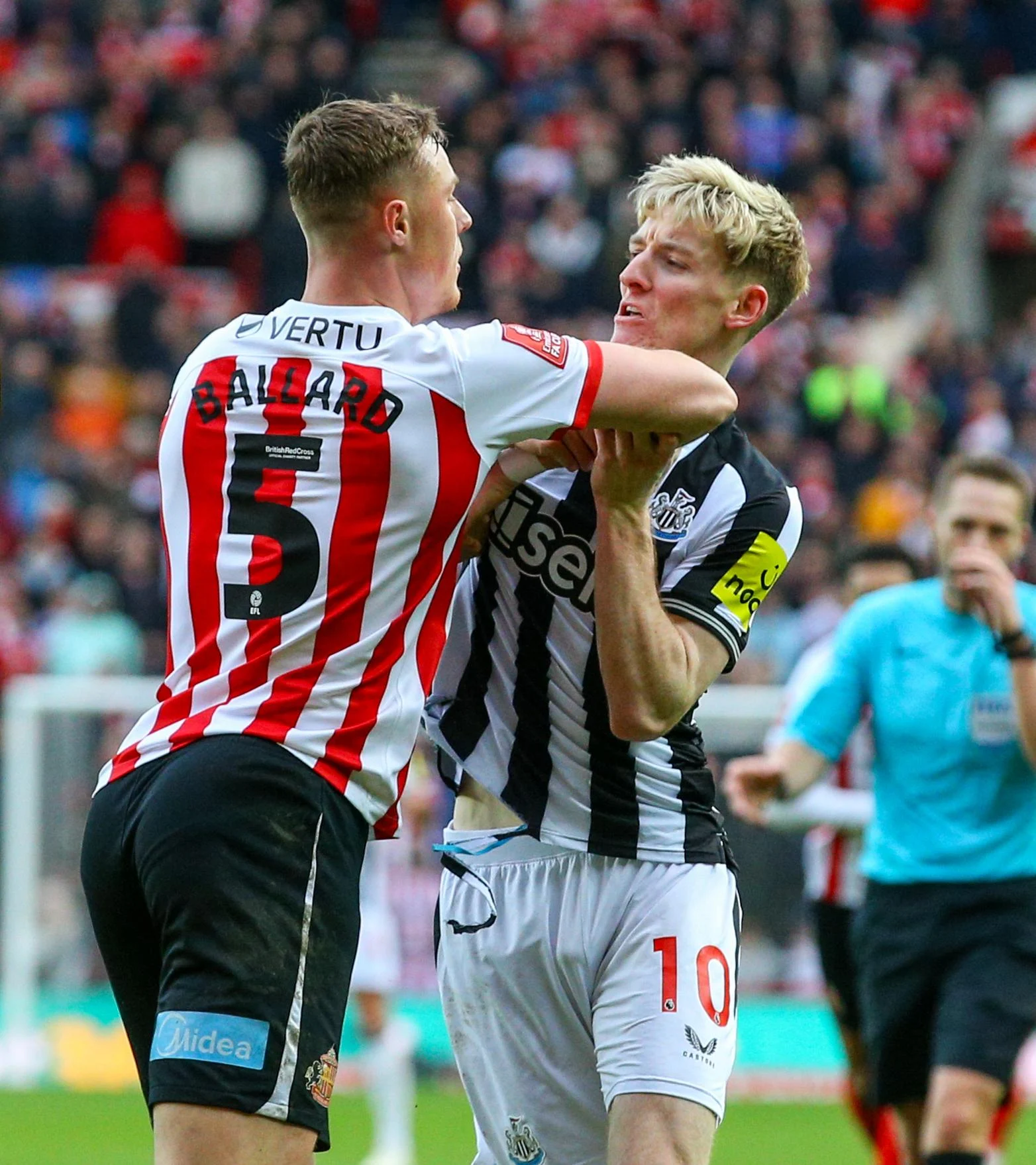 Derby Tyne‑Wear: Newcastle United vs Sunderland Siap Guncang Klasik dengan Tekanan Eropa di Punggung