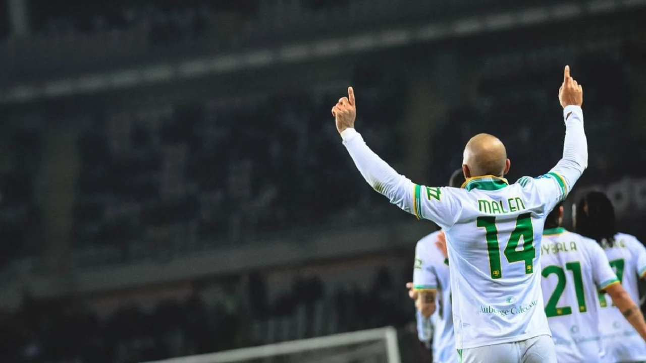 Donyell Malen Siap Jadi Penentu di Laga Roma vs Lecce: Analisis Taktik, Cedera, dan Peluang Gol